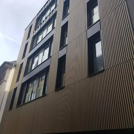Trendy Modern 3 Beds In Convenient Location