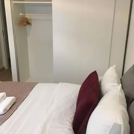 Trendy Modern 3 Beds In Convenient Location